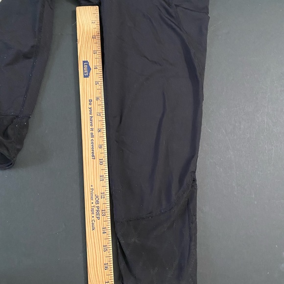 Black Pyramid Mesh Workout Capri Leggings - Women, size S/M stretch - Picture 6 of 11